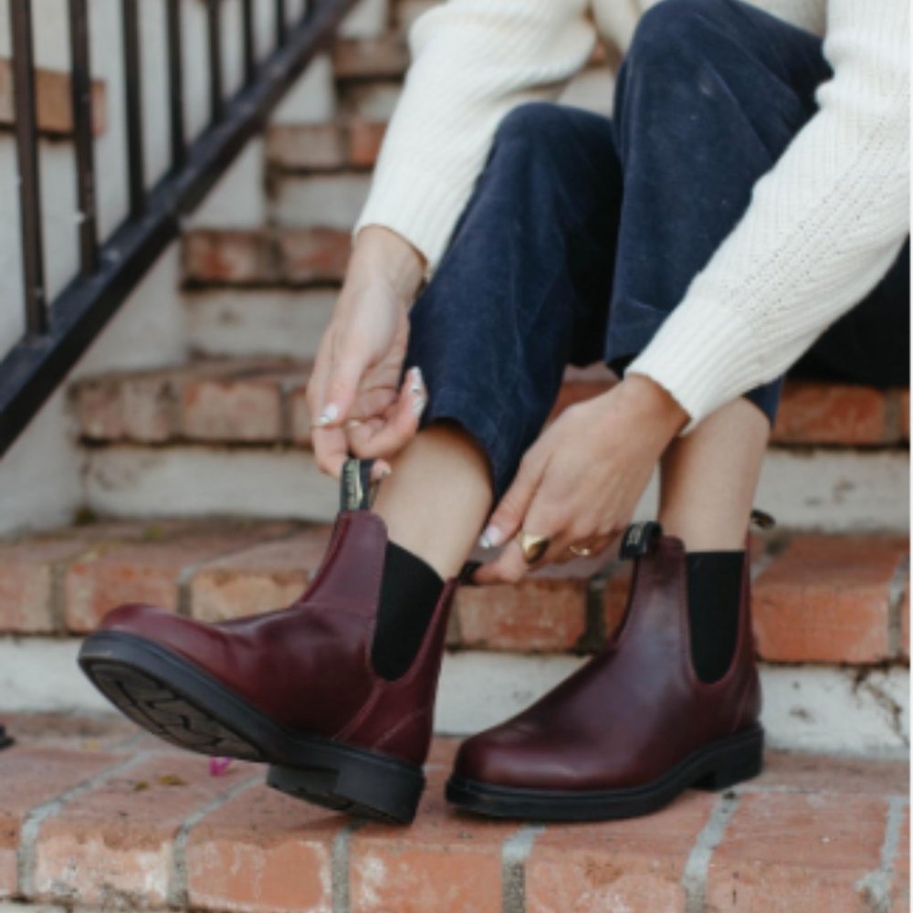 NEW Size 9.5 Blundstone Redwood